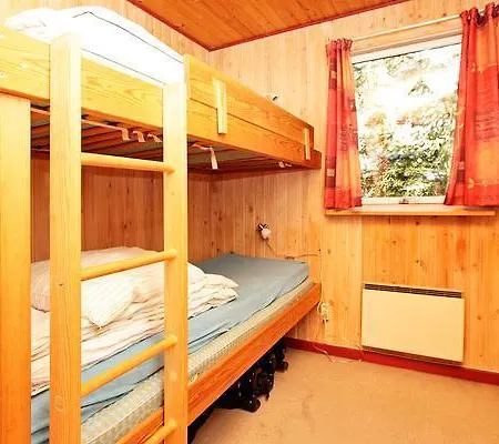 Four-bedroom Holiday In 2 *