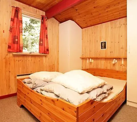 Four-bedroom Holiday In 2 * Fårvang