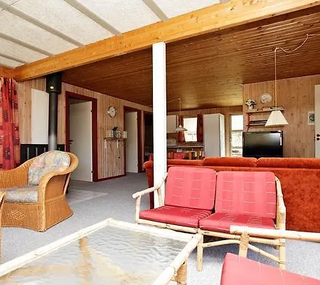 Four-bedroom Holiday In 2 *