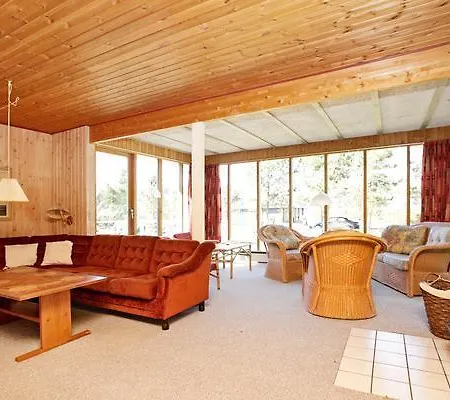 Four-bedroom Holiday In 2 * Fårvang
