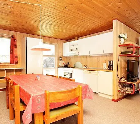 Four-bedroom Holiday In 2 Semesterbostad *