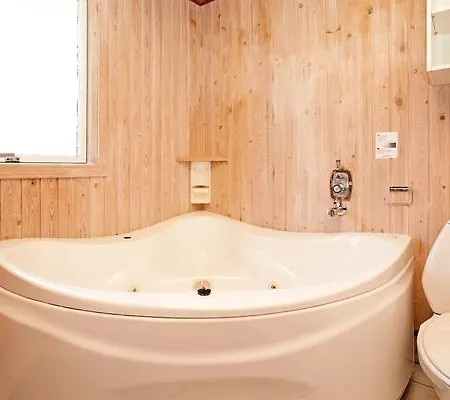 Four-bedroom Holiday In 2 Semesterbostad Fårvang